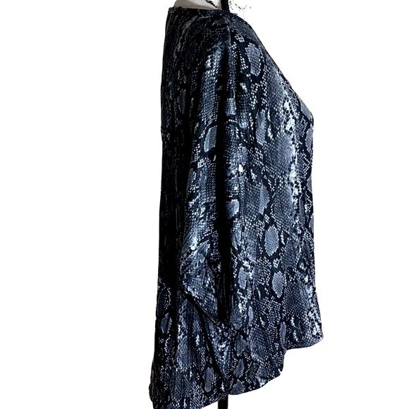 EXPRESS animal print butterfly sleeve blouse medium - Picture 2 of 5